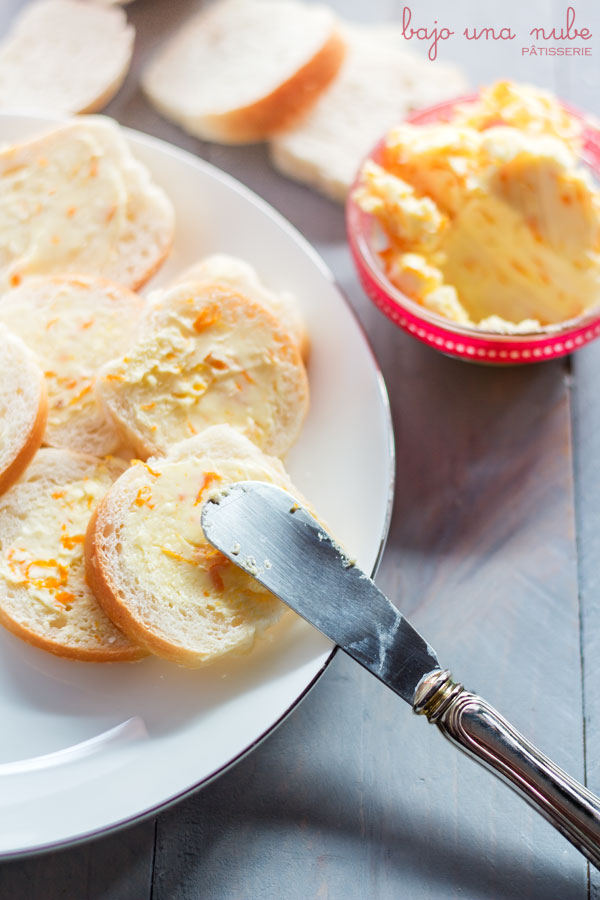 Pudin de pan y mantequilla con naranja